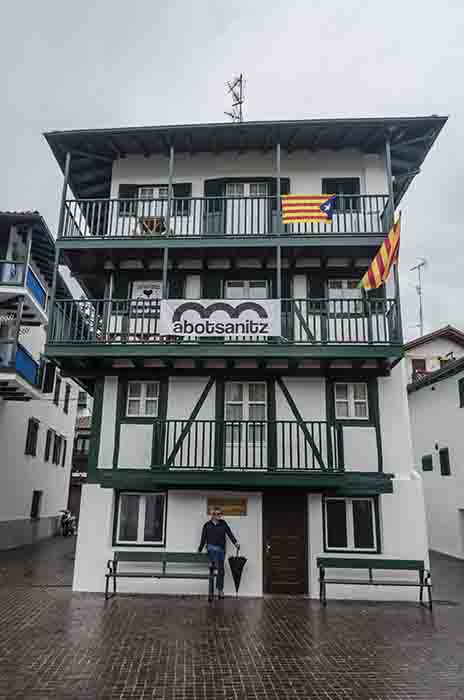 Guipúzcoa - Hondarribia 21 - calle Santiago.jpg